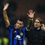 Lautaro Martínez e Simone Inzaghi, da Inter de Milão (Foto: Gabriel Bouys/AFP)
