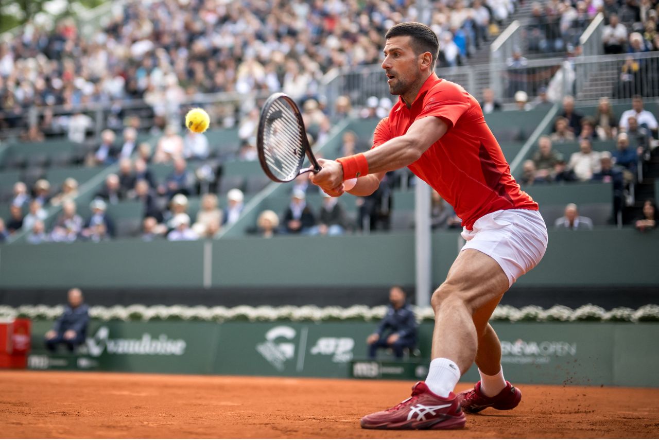 Novak Djokovic foi eliminado no ATP 250 de Genebra (Foto: Reprodução)