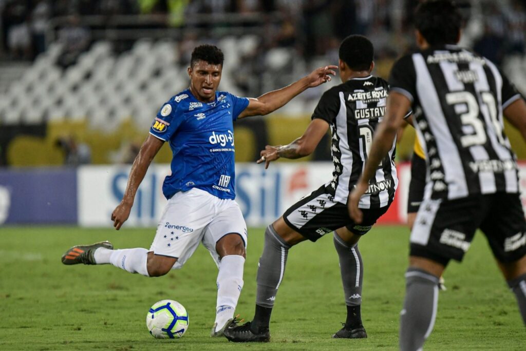 Volante Éderson, quando defendia o Cruzeiro