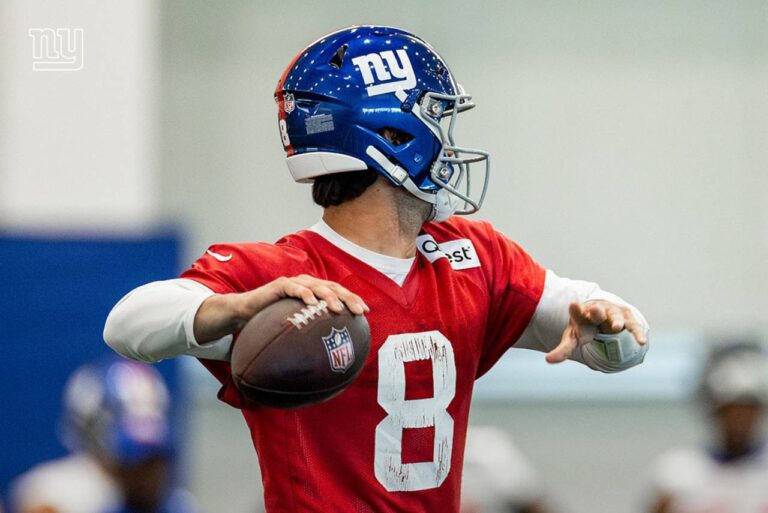 <p>Daniel Jones durante as atividades com o Giants. Foto: Reprodução/Facebook</p>
