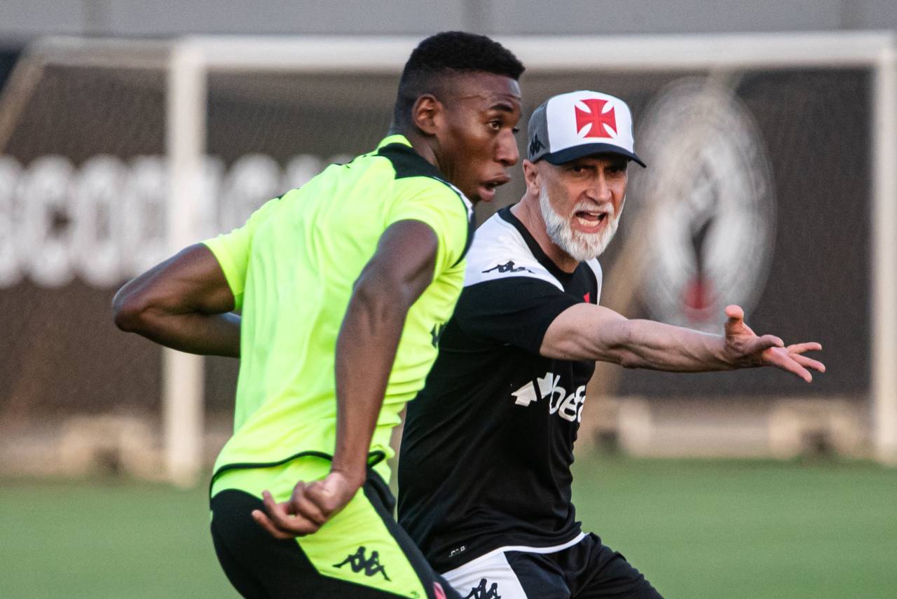Álvaro Pacheco no primeiro treino pelo Cruzmaltino. Leandro Amorim/Vasco