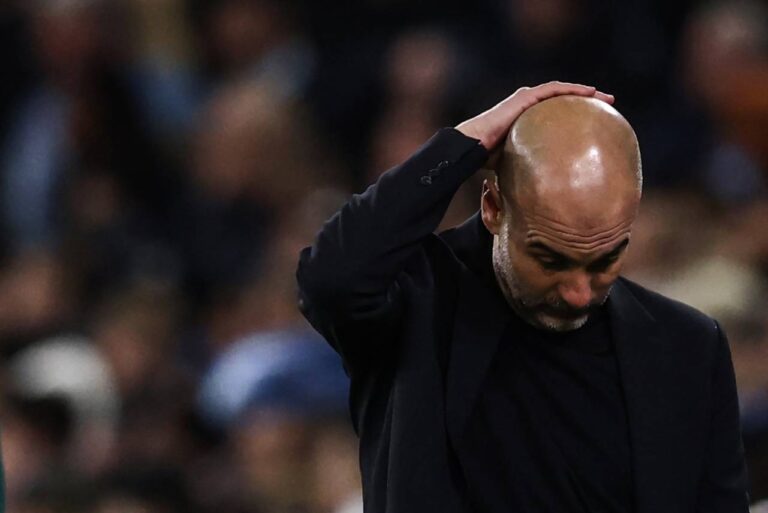 <p>Pep Guardiola admitiu erro na estratégia do jogo. Foto: DARREN STAPLES/AFP</p>
