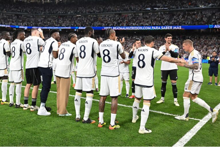 <p>Toni Kroos foi homenageado por companheiros do Real Madrid (Foto: Javier Soriano/AFP)</p>
