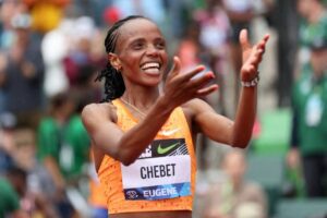 Beatrice Chebet chega com moral para as olimpíadas de Paris. Foto: STEPH CHAMBERS/GETTY IMAGES NORTH AMERICA/Getty Images via AFP