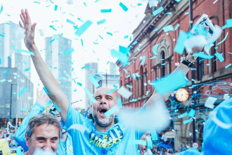 <p>Pep Guardiola durante a comemoração do título inglês. Foto: Reprodução/X</p>
