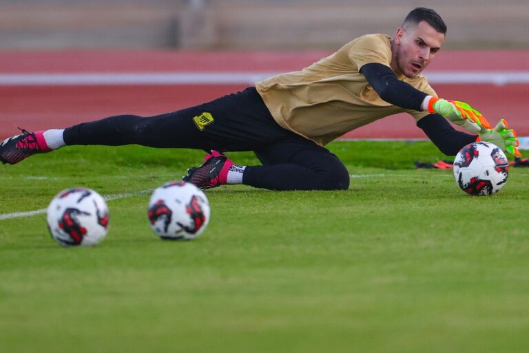 <p>Marcelo Grohe é alvo do Santos. Foto: Reprodução/Al-Ittihad</p>
