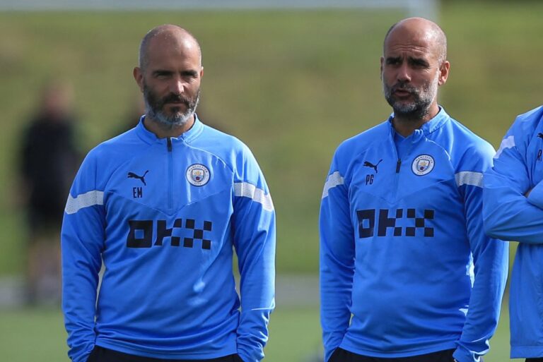 <p>Novo técnico do Chelsea ao lado de Guardiola. Foto: Lindsey Parnaby / AFP</p>
