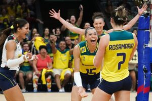 Central Carolana em jogo da Seleção Feminina de Vôlei na VNL 2024