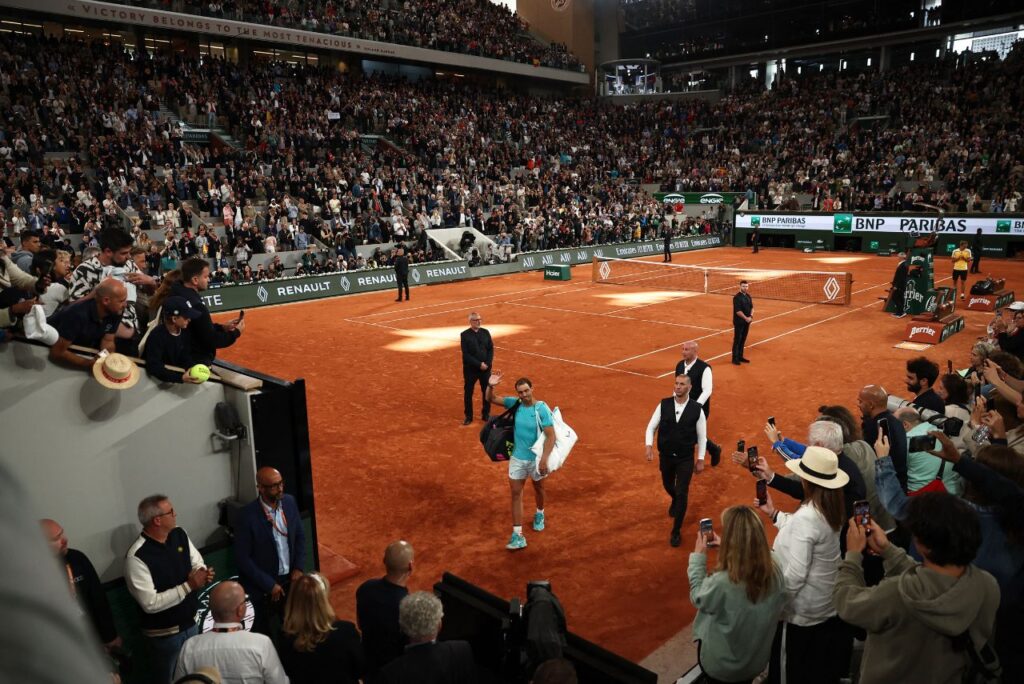Postura do público foi alvo de críticas em Roland Garros (Foto: Anne-Christine Poujoulat/AFP)