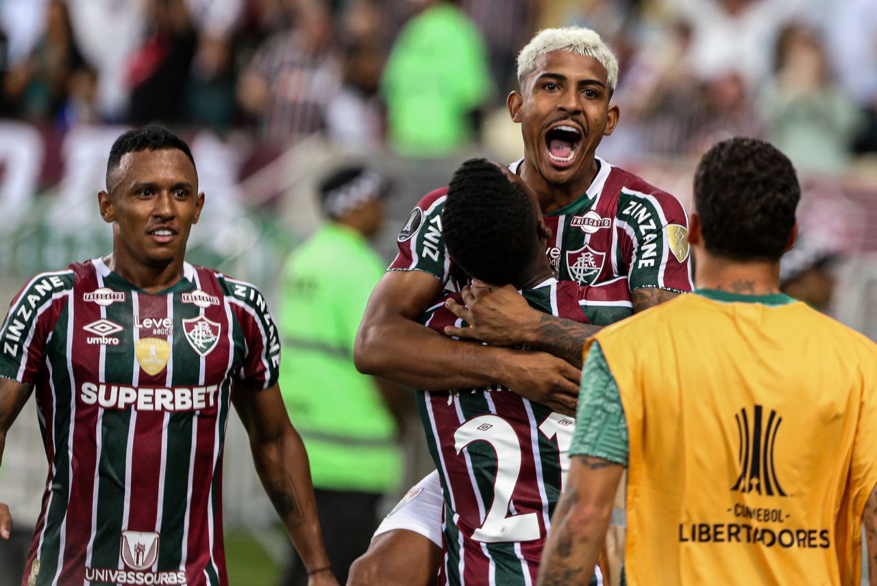 John Kennedy comemora gol da vitória do Fluminense