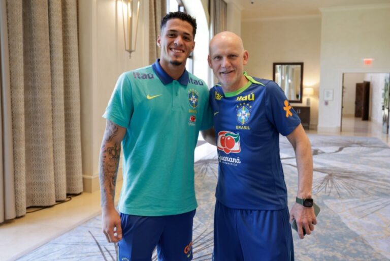 <p>Robert, do Atlético-MG, e Taffarel, preparador de goleiros da Seleção Brasileira (Foto: Rafael Ribeiro/CBF)</p>
