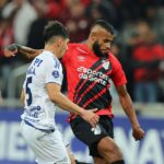 O Athletico Paranaense vai precisar disputar um playoff. Foto: Reproduçâo/X