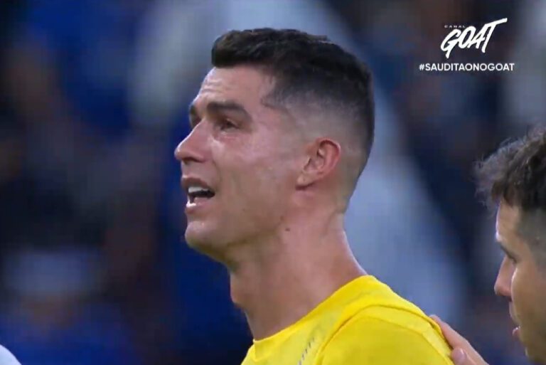 <p>Cristiano Ronaldo chora após derrota do Al-Nassr (Foto: Reprodução/Canal GOAT)</p>
