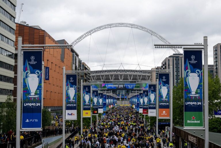 <p>Torcedores do Borussia rumo ao palco da final da Champions. Foto: Reprodução/BVB</p>
