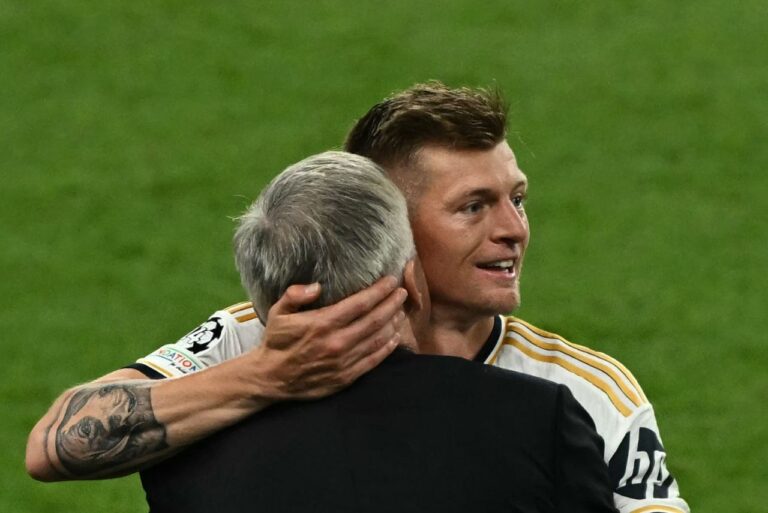 <p>Ancelotti e Kroos durante final da Champions. Foto: Ben Stansall/AFP</p>
