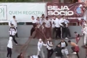 Confronto entre torcidas no estádio do Caxias