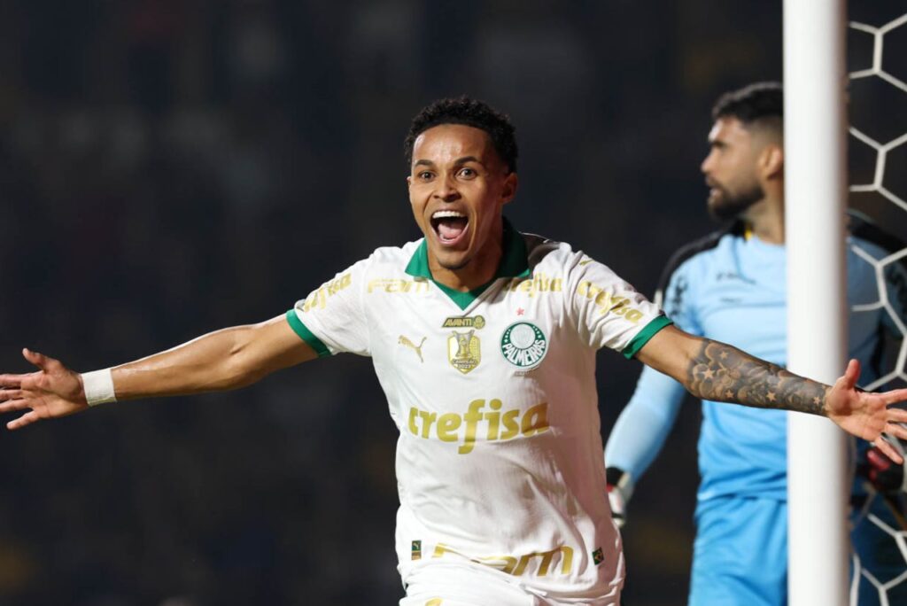 Lázaro comemora gol da vitória do Palmeiras