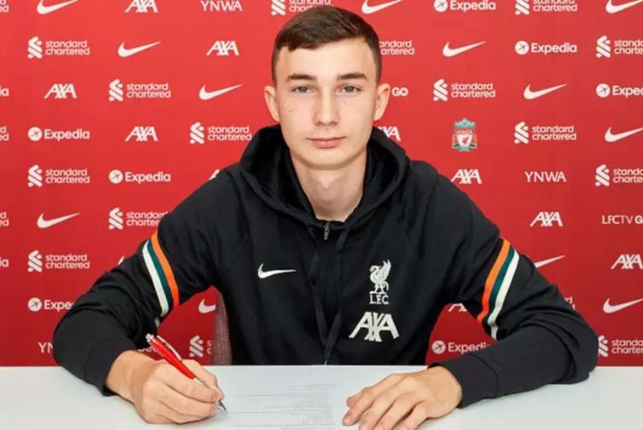 Mateusz Musialowski foi dispensado pelo Liverpool (Foto: Reprodução)