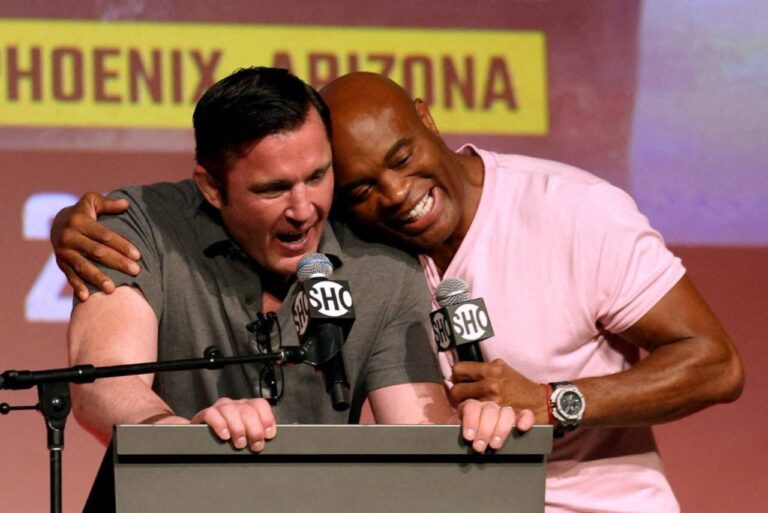 <p>Chael Sonnen e Anderson Silva lutam pela 3ª vez na carreira. Foto: HARRY HOW/GETTY IMAGES NORTH AMERICA/Getty Images via AFP</p>
