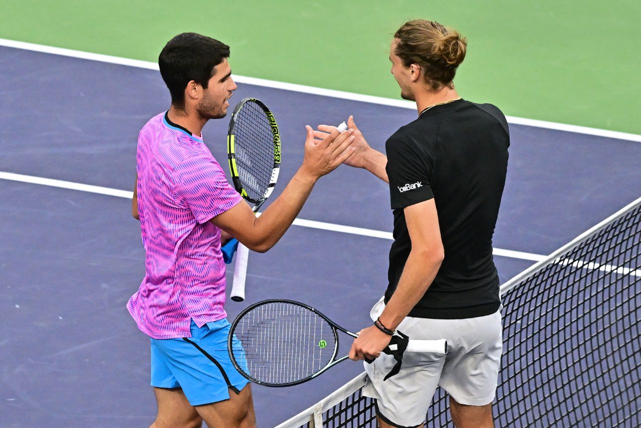Alcaraz e Zverev vão se enfrentar na final de Roland Garros (Foto: Frederic J. Brown/AFP)