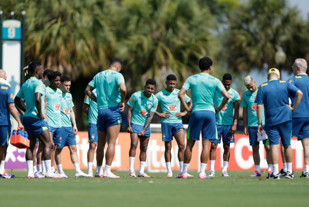 Dorival vai fechar a escalação no treino desta terça-feira (11)