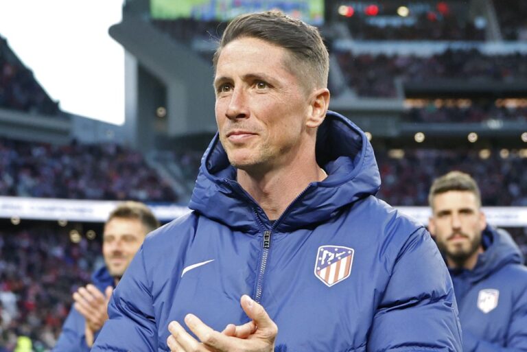 <p>Fernando Torres como treinador da base do Atlético. Foto: Reprodução/AtletiAcademia</p>
