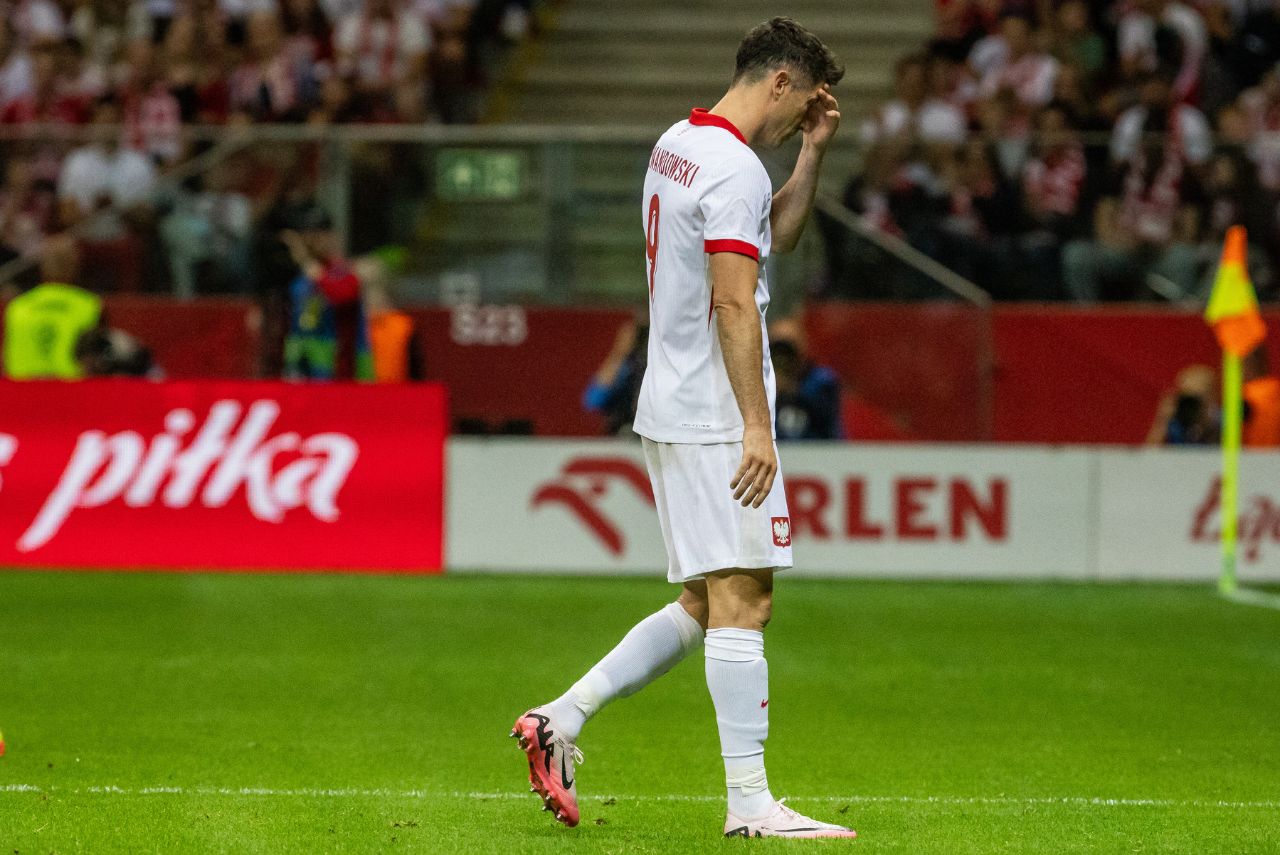 Lewandowski deixa campo lesionado em amistoso