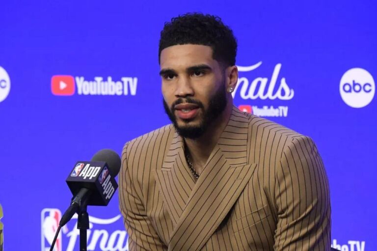 <p>Jayson Tatum chegou às finais da NBA como o principal nome dos Celtics (Foto: Brian Babineau/AFP)</p>
