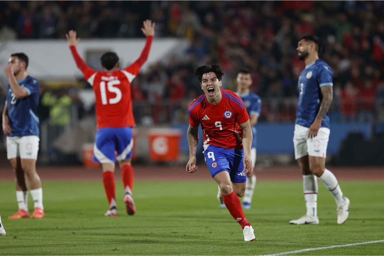 Dávila comemora segundo gol do Chile no jogo