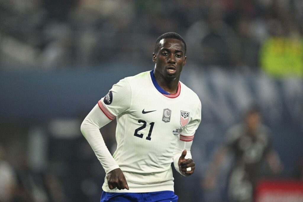 Weah em campo pelos Estados Unidos