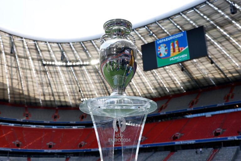 <p>Troféu da Eurocopa de 2024. Foto: Alexandra Beier/AFP</p>
