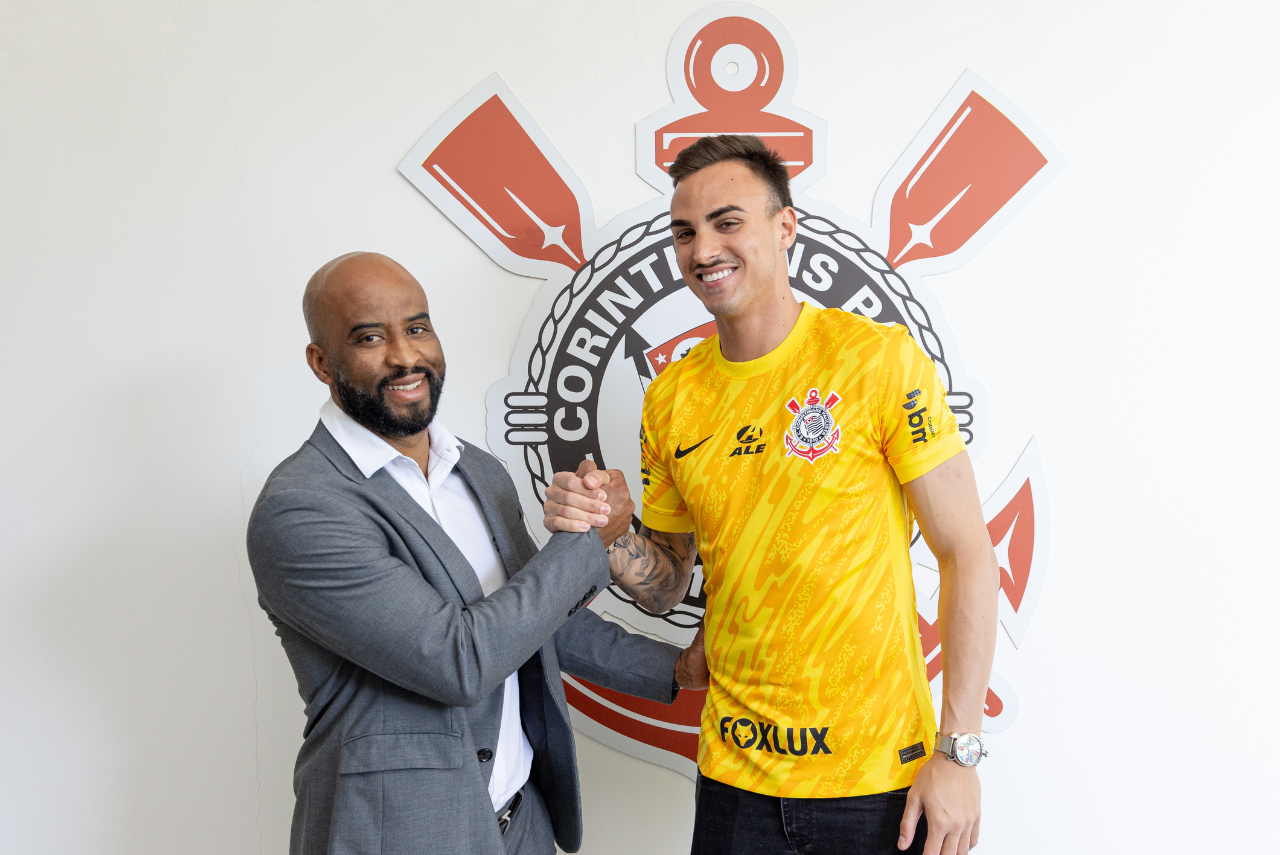 Matheus Donelli renova com o Corinthians