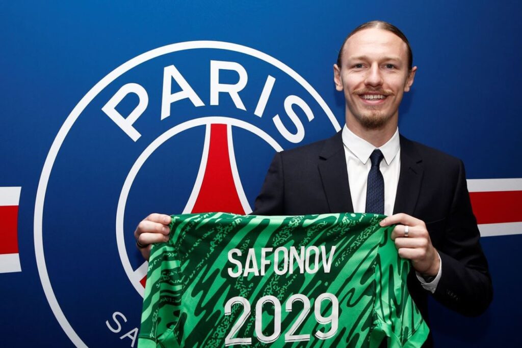 Matvey Safonov é o novo goleiro do PSG (Foto: Divulgação)