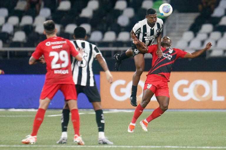 <p>O Botafogo pode terminar a rodada na liderança. Foto: Vitor Silva/Botafogo</p>
