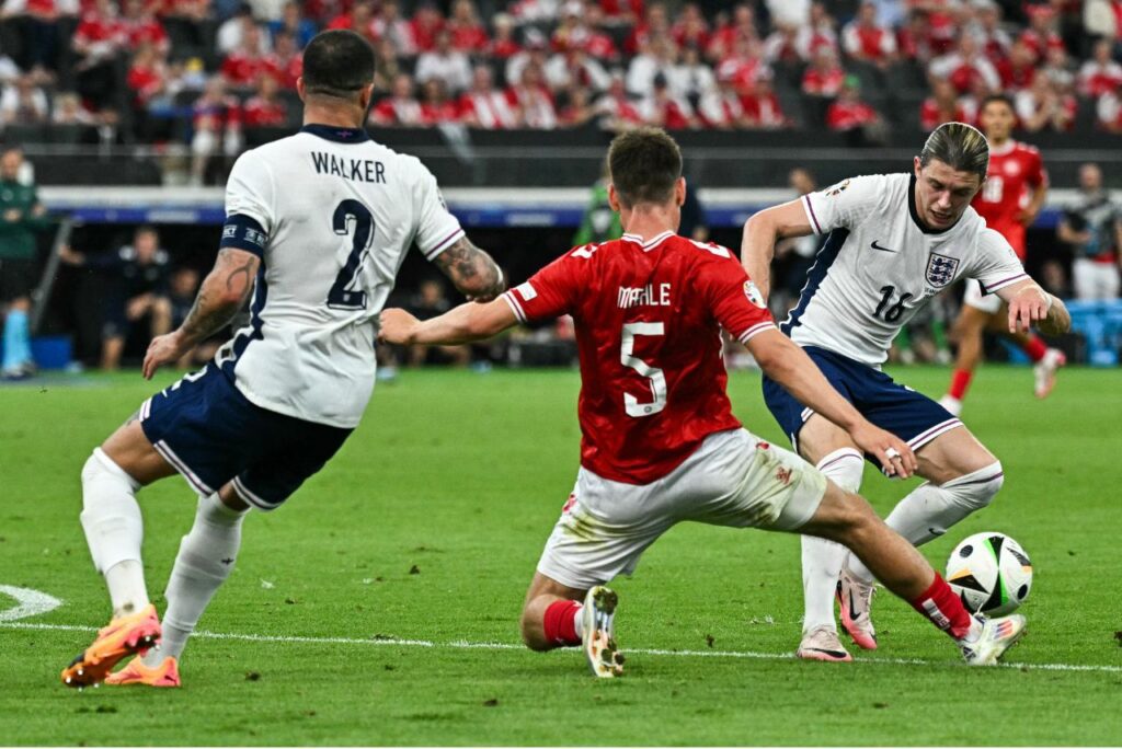 Inglaterra e Dinamarca ficaram no empate pela Eurocopa 2024 (Foto: Javier Soriano/AFP)