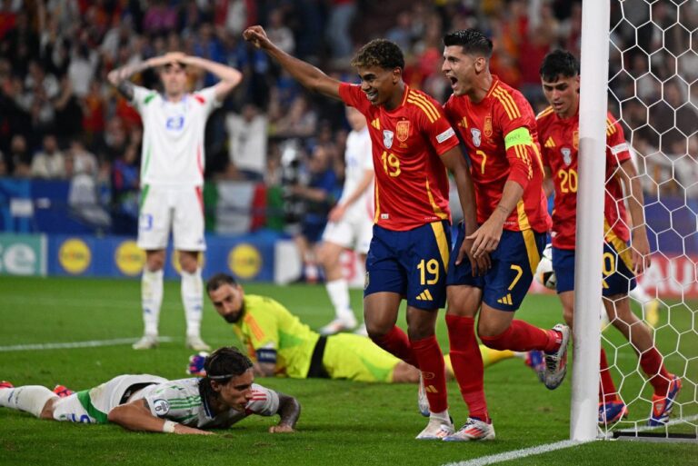 <p>Espanha venceu a Itália e garantiu avanço às oitavas da Eurocopa (Foto: Patricia de Melo Moreira/AFP)</p>
