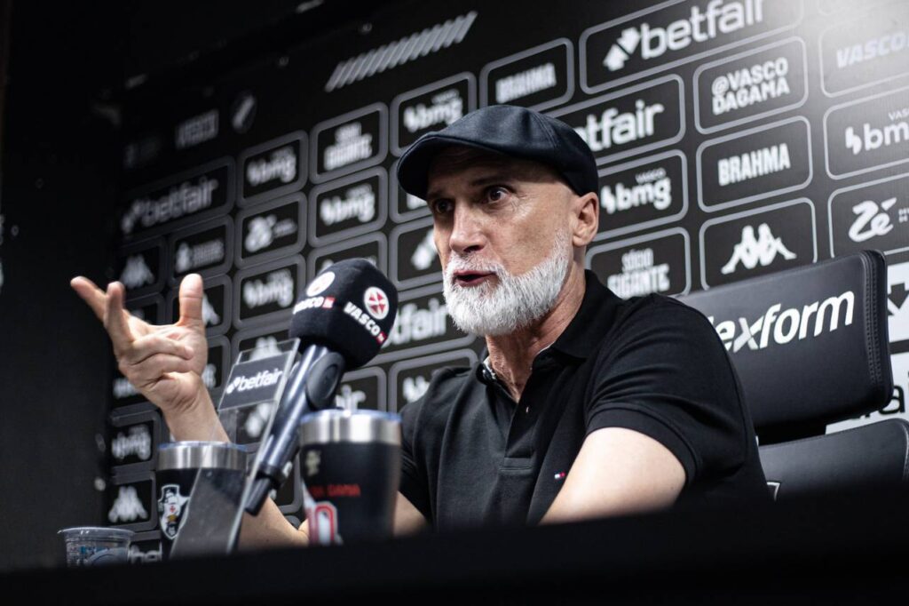 Álvaro Pacheco fez apenas quatro jogos no comando do Vasco. Foto: Leandro Amorim/Vasco