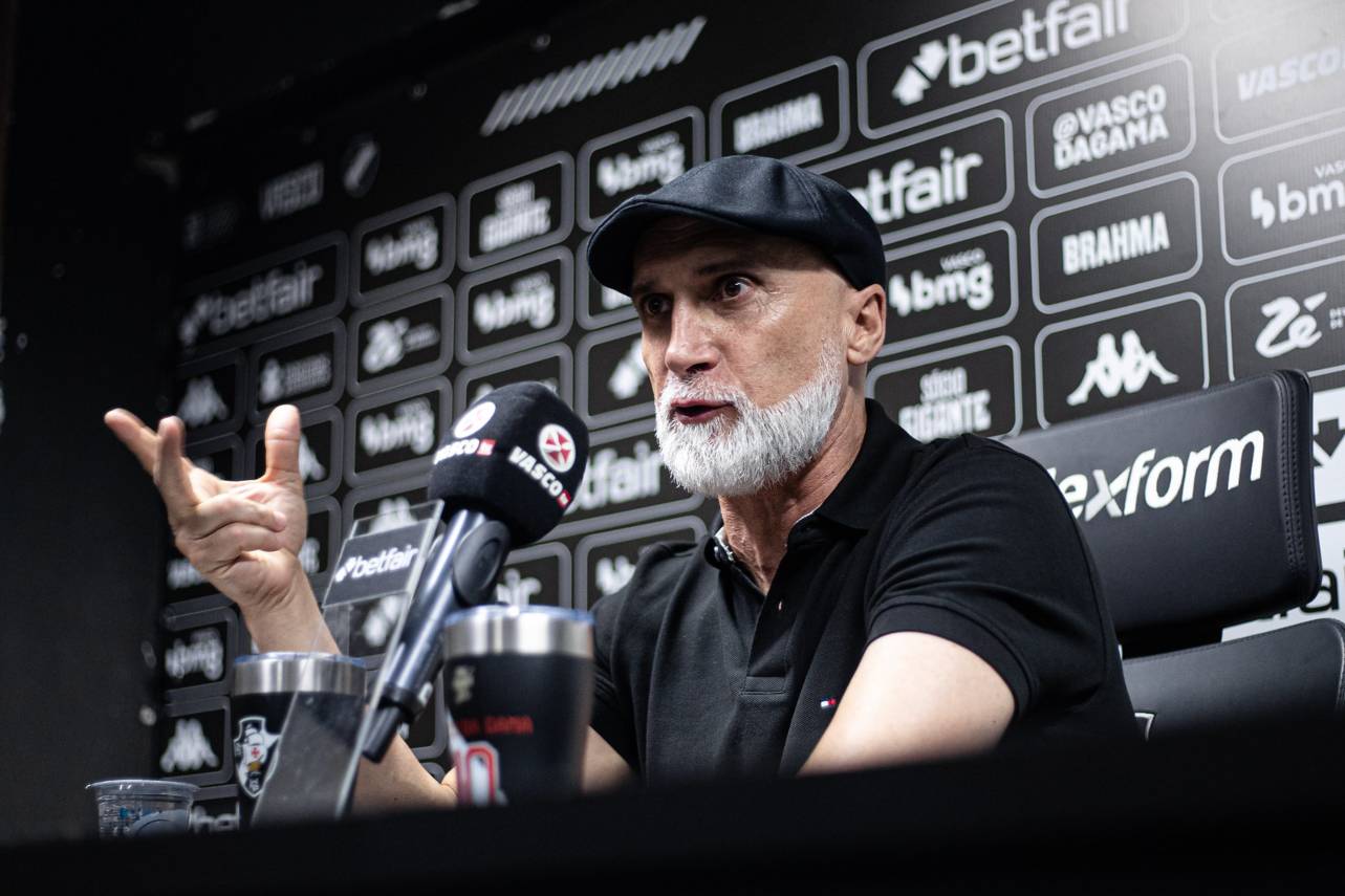 Álvaro Pacheco fez apenas quatro jogos no comando do Vasco. Foto: Leandro Amorim/Vasco