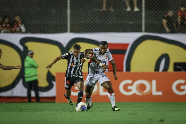 <p>Vitória superou o Galo por 4&#215;2 no Barradão (Foto: Pedro Souza/Atlético)</p>
