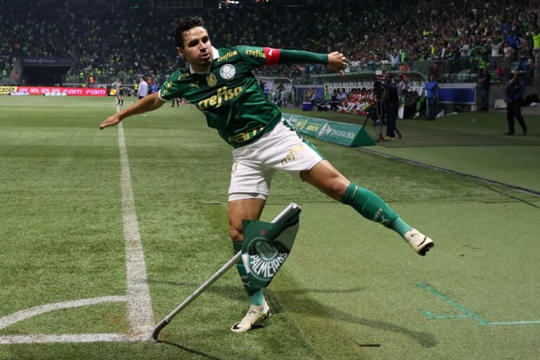 <p>Raphael Veiga comemora gol do Palmeiras. Foto: Cesar Greco/Palmeiras/by Canon</p>
