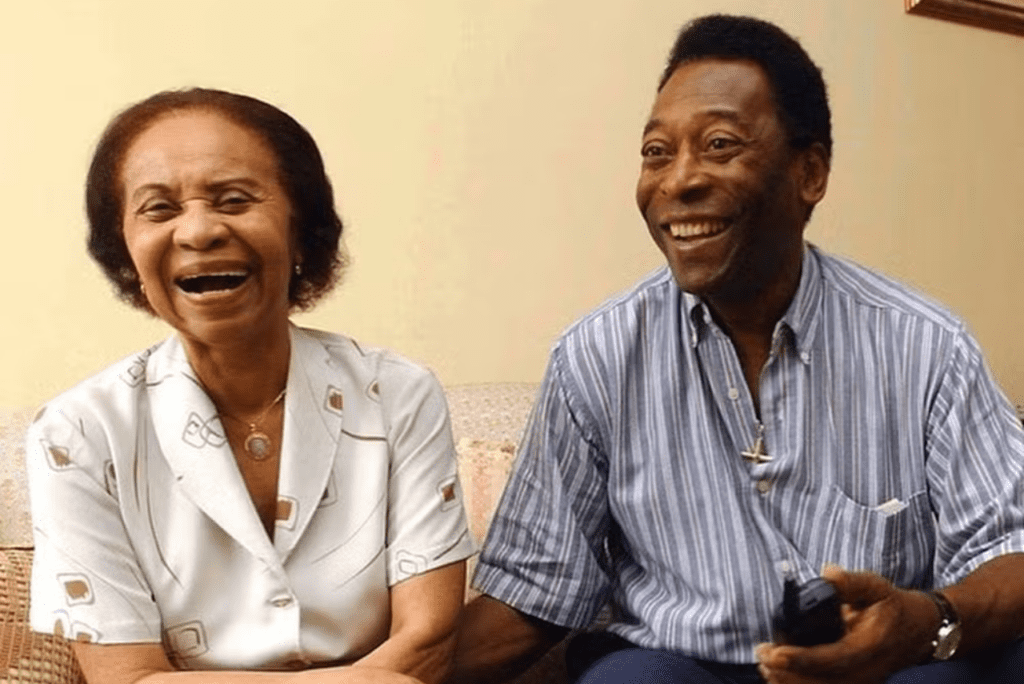 Celeste Arantes e seu filho famoso, o Rei Pelé