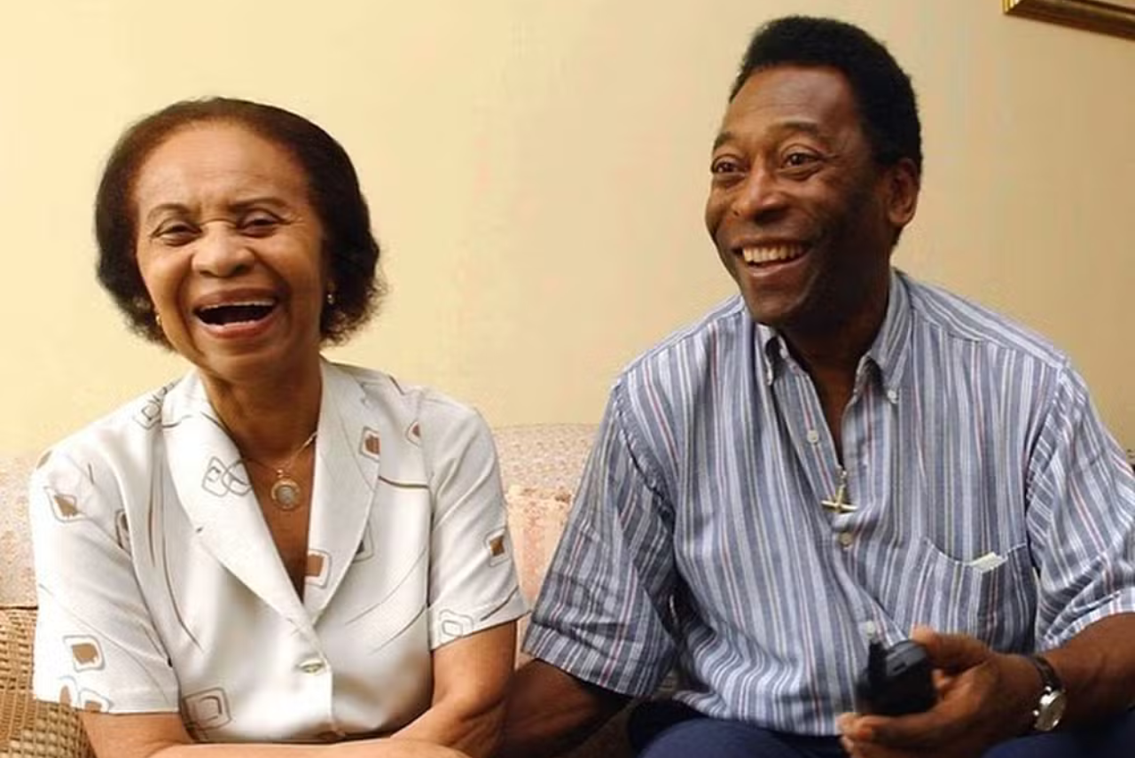 Celeste Arantes e seu filho famoso, o Rei Pelé