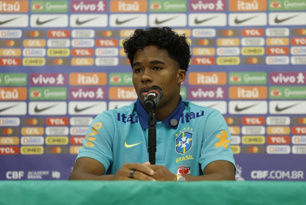 Endrick em entrevista coletiva