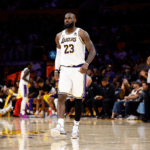LeBron James deverá continuar nos Lakers por mais três anos