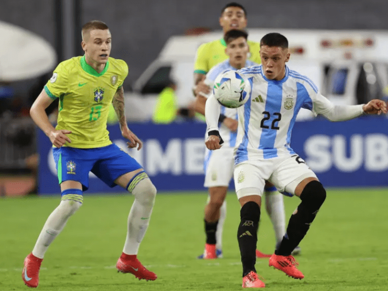 <p>Jovem brasileiro inflama ânimos em jogo tenso contra a Argentina. &#8211; Foto: Lance</p>
