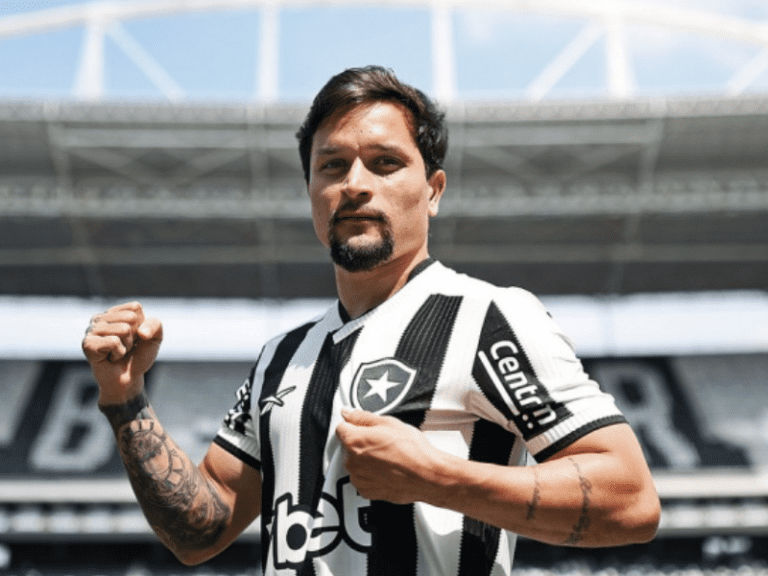 <p>A concentração de Artur antes do jogo decisivo. A volta do jogador traz esperança ao time. &#8211; Foto: Gazeta Botafogo</p>
