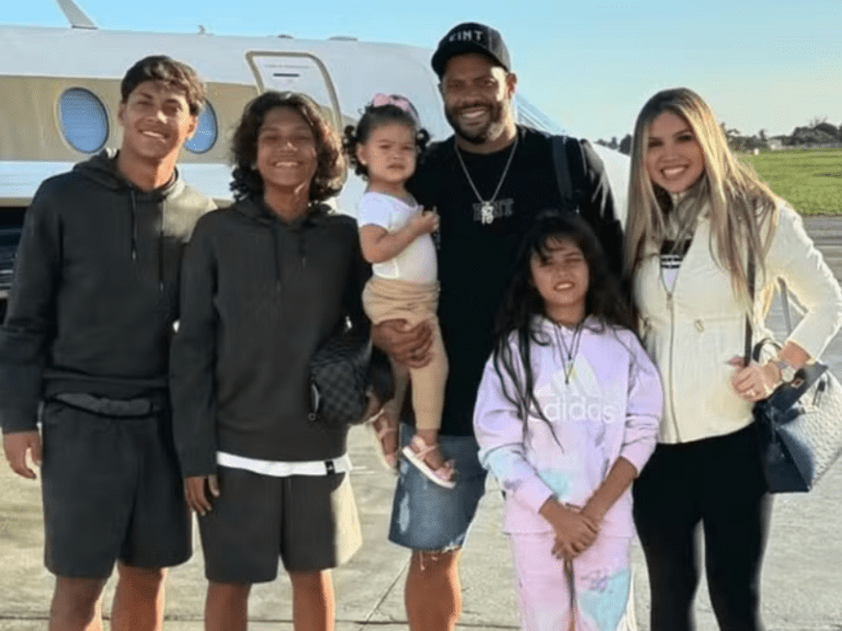 <p>Hulk compartilha momentos de alegria com sua família em seu jatinho particular. &#8211; Foto: GQGlobo</p>
