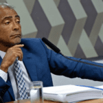 Foto de Romário com expressão séria, falando sobre a integridade do futebol.