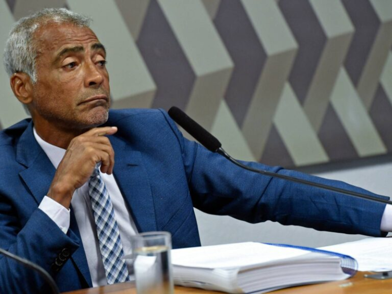 Foto de Romário com expressão séria, falando sobre a integridade do futebol.