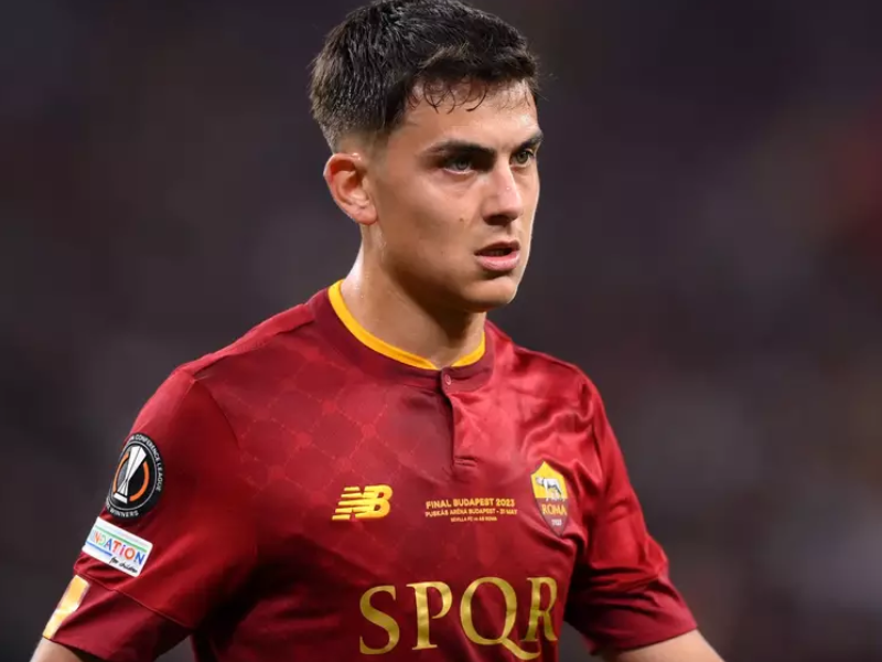 Paulo Dybala se recuperando de cirurgia na coxa.